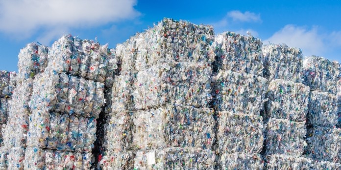 Carrefour réduit le plastique de ses fournitures scolaires