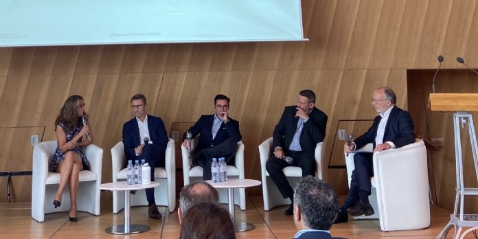 Chloé Beauvallet (Sitel), Vincent Bernard (Webhelp), Dominique Decaestecker (Majorel), Franck Berthier (Armatis)